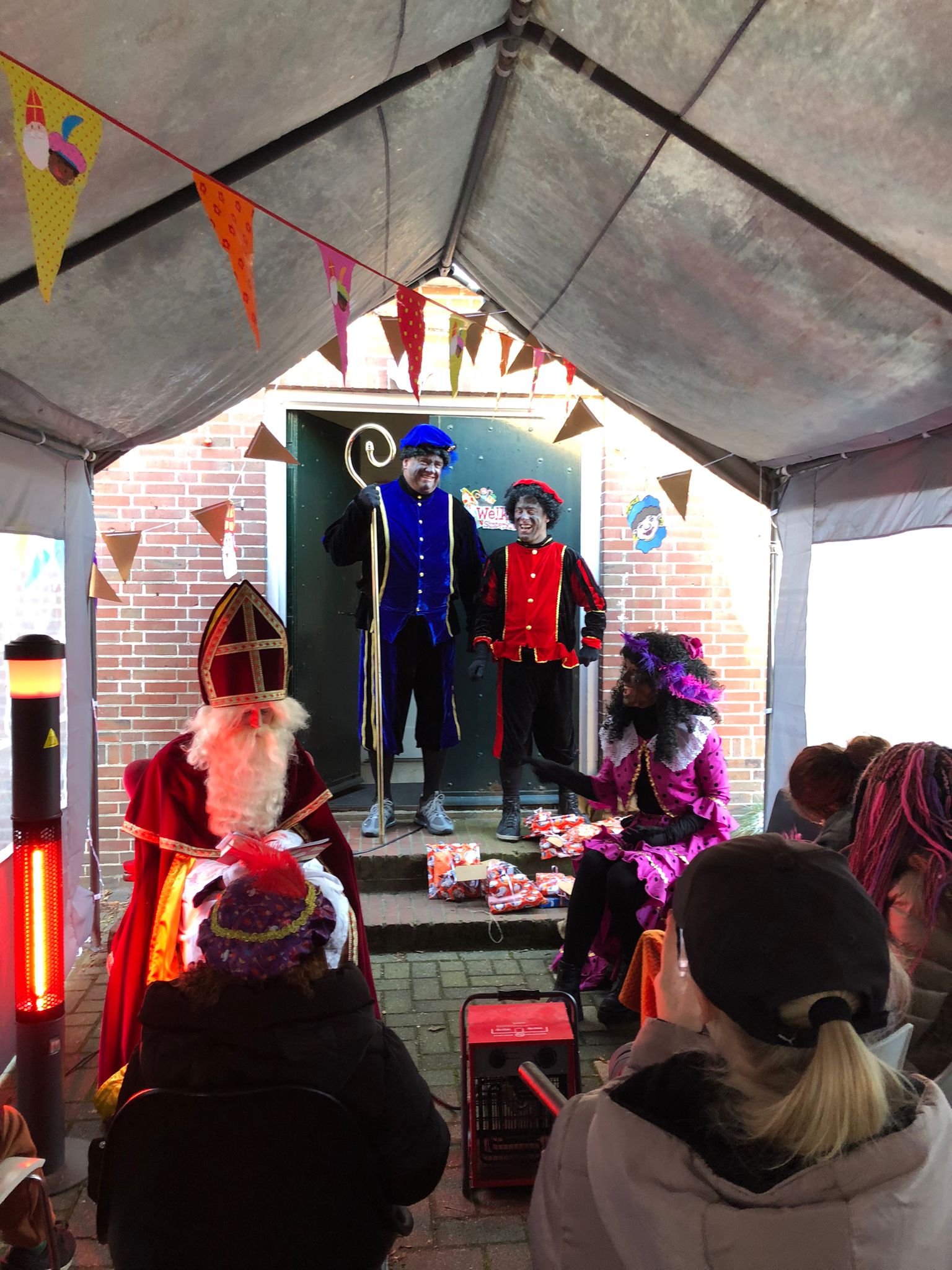 Sinterklaas bij Connecting Hands